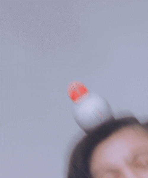 video of models applying floof dry shampoo